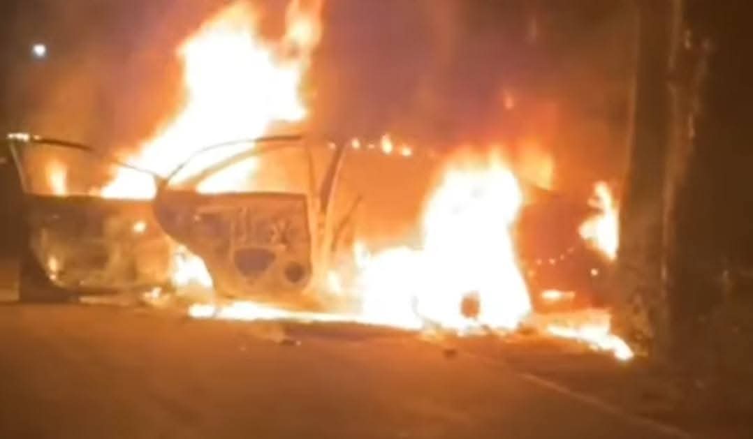 মাদারীপুরে প্রাইভেটকারের চাপায় শিশু নিহত, গাড়িতে আগুন দিলো জনতা