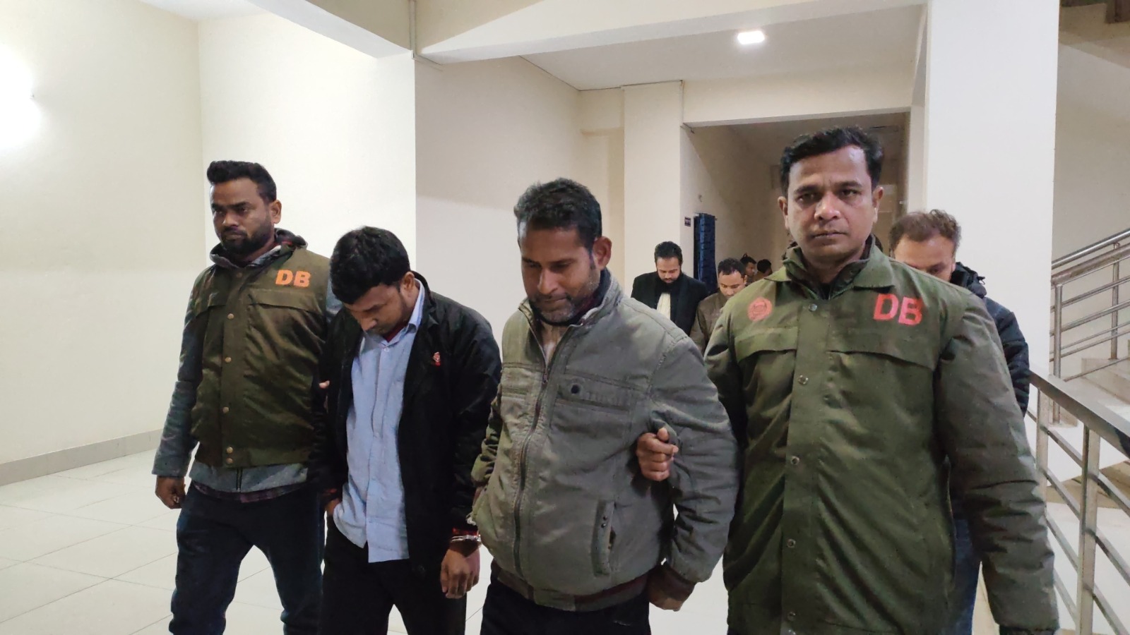 ডিভাইস-প্রক্সি নিয়ে দিনাজপুরে শিক্ষক নিয়োগ পরীক্ষায় আটক ১৮